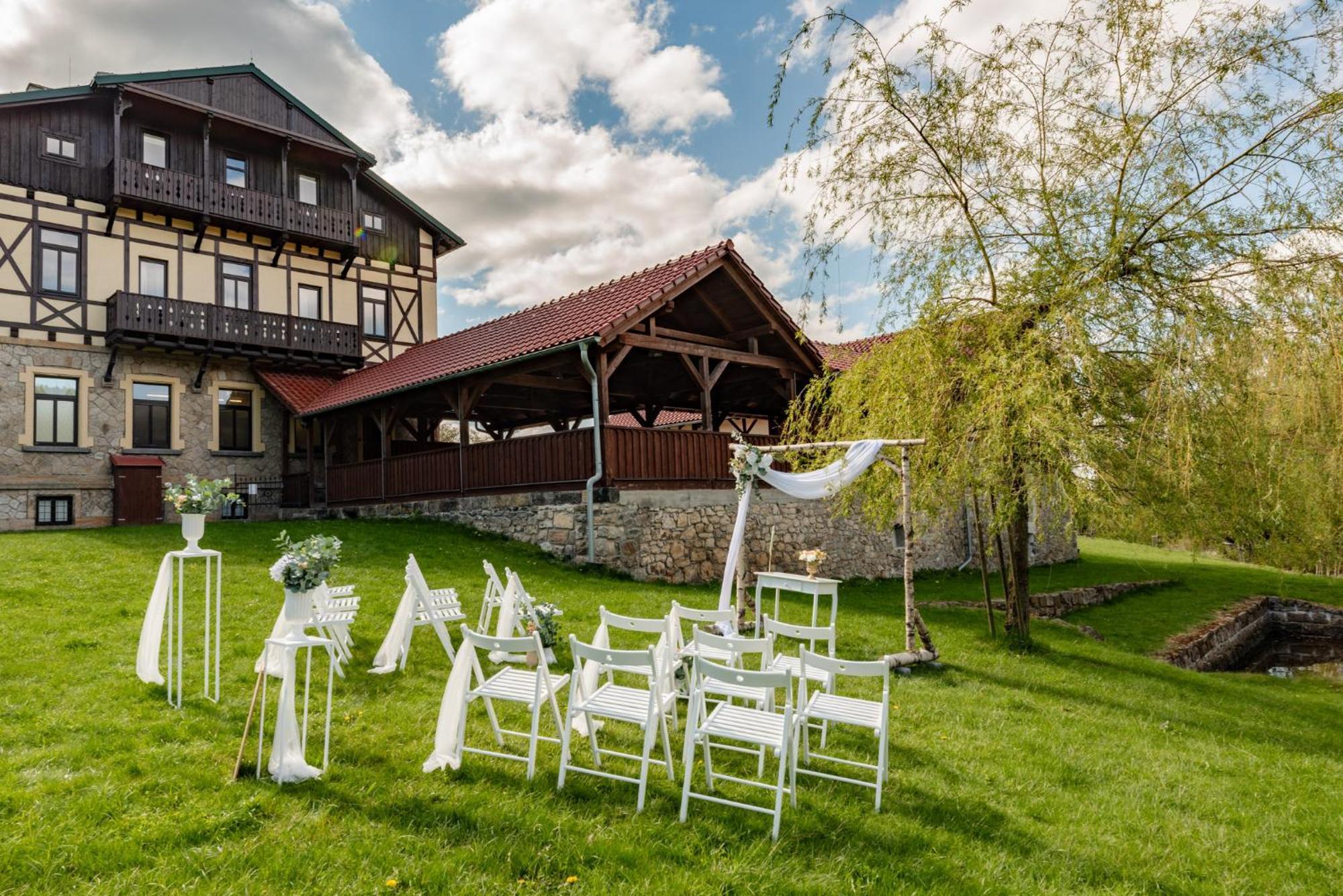 Hotel Svycarsky Dum Sneznik ภายนอก รูปภาพ